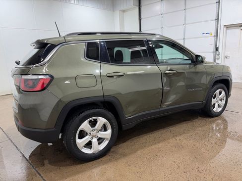 Used 2018 Jeep Compass Latitude w/ Popular Equipment Group FWD image 5