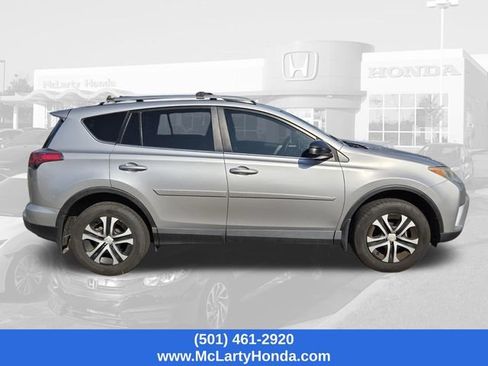 Used 2018 Toyota RAV4 LE FWD image 5