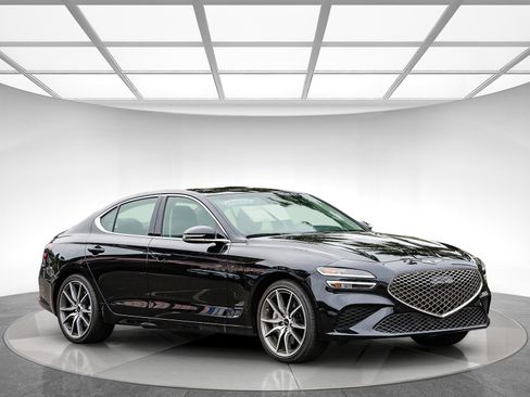 Used 2025 Genesis G70 2.5T image 5