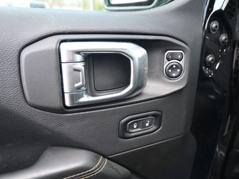 Used 2025 Jeep Wrangler Sahara image 16