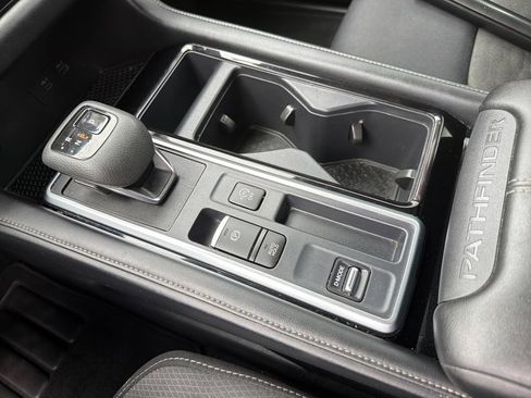 Used 2024 Nissan Pathfinder SV FWD image 43