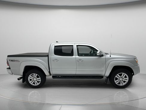 Used 2013 Toyota Tacoma 4x4 Double Cab w/ Limited Pkg image 4