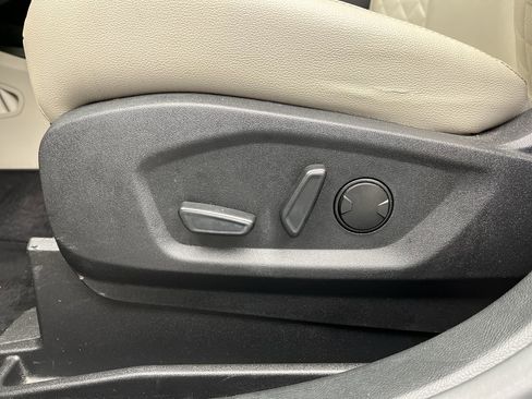 Used 2023 Ford Edge Titanium w/ Cargo Accessory Package image 10