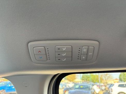 Used 2023 Kia Carnival LX image 29