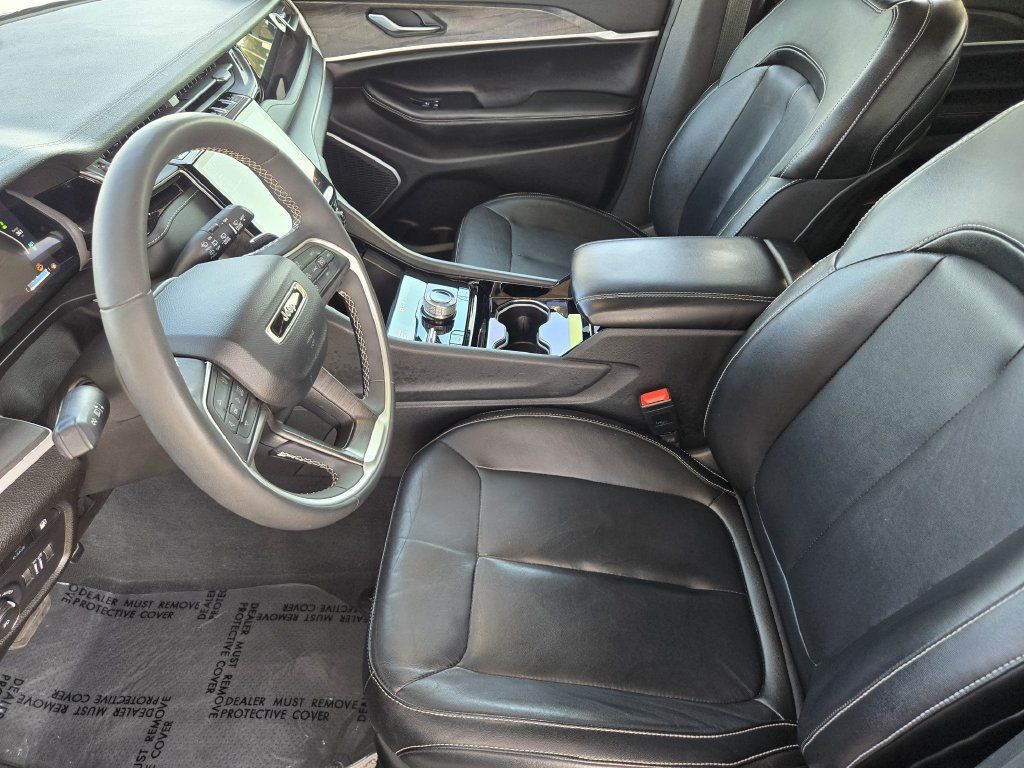 Used 2023 Jeep Grand Cherokee 4WD 4xe image 13