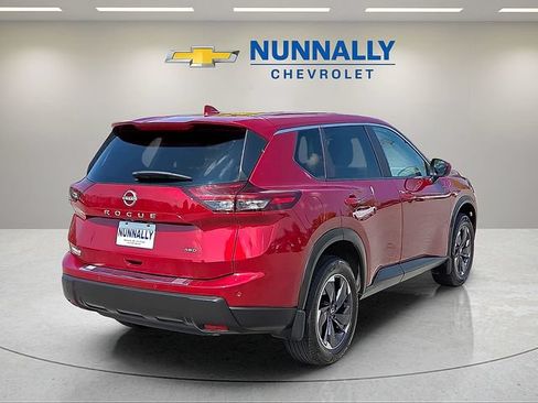 Used 2025 Nissan Rogue SV AWD/4WD image 5