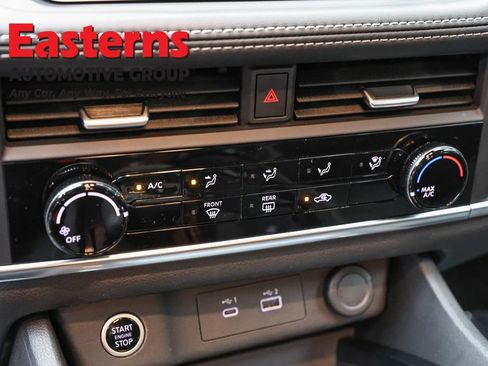 Used 2023 Nissan Rogue S AWD/4WD image 19