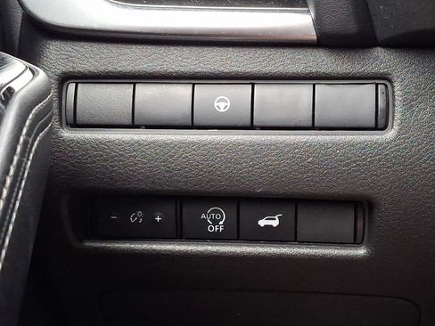 Used 2025 Nissan Rogue SV image 27