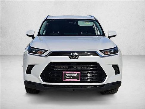 Used 2025 Toyota Grand Highlander FWD image 2