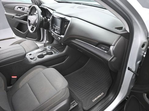 Used 2018 Chevrolet Traverse LS image 19