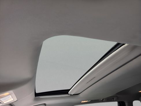 Used 2016 Toyota Highlander XLE image 18