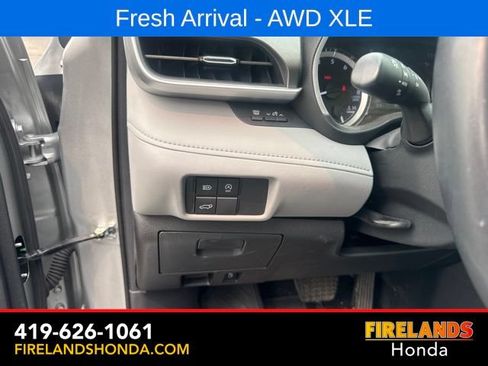 Used 2024 Toyota Highlander XLE AWD/4WD image 19