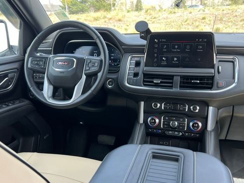 Used 2024 GMC Yukon XL SLT w/ SLT Luxury Package AWD/4WD image 22
