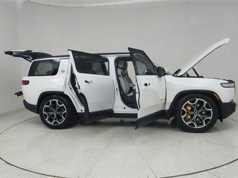 Used 2024 Rivian R1S Adventure image 74
