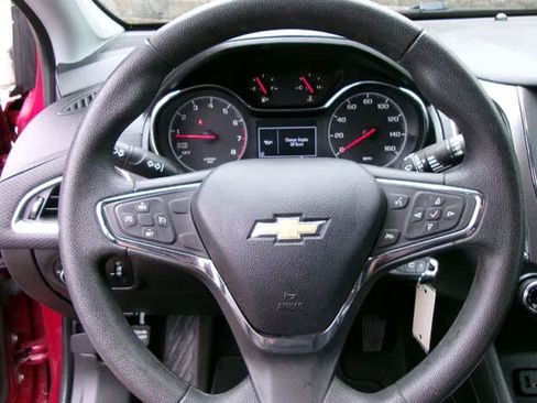 Used 2019 Chevrolet Cruze LT FWD image 17
