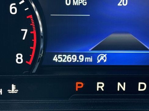 Used 2021 Ford Explorer XLT image 24