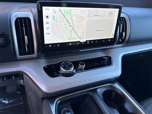 New 2025 Ford Expedition Active image 28