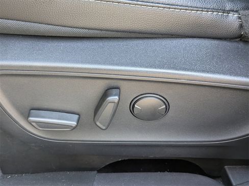 Used 2022 Ford Escape SEL image 19