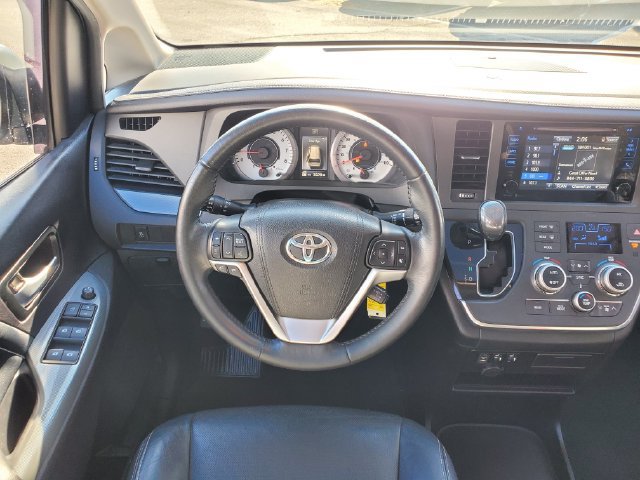 Used 2015 Toyota Sienna SE FWD image 12