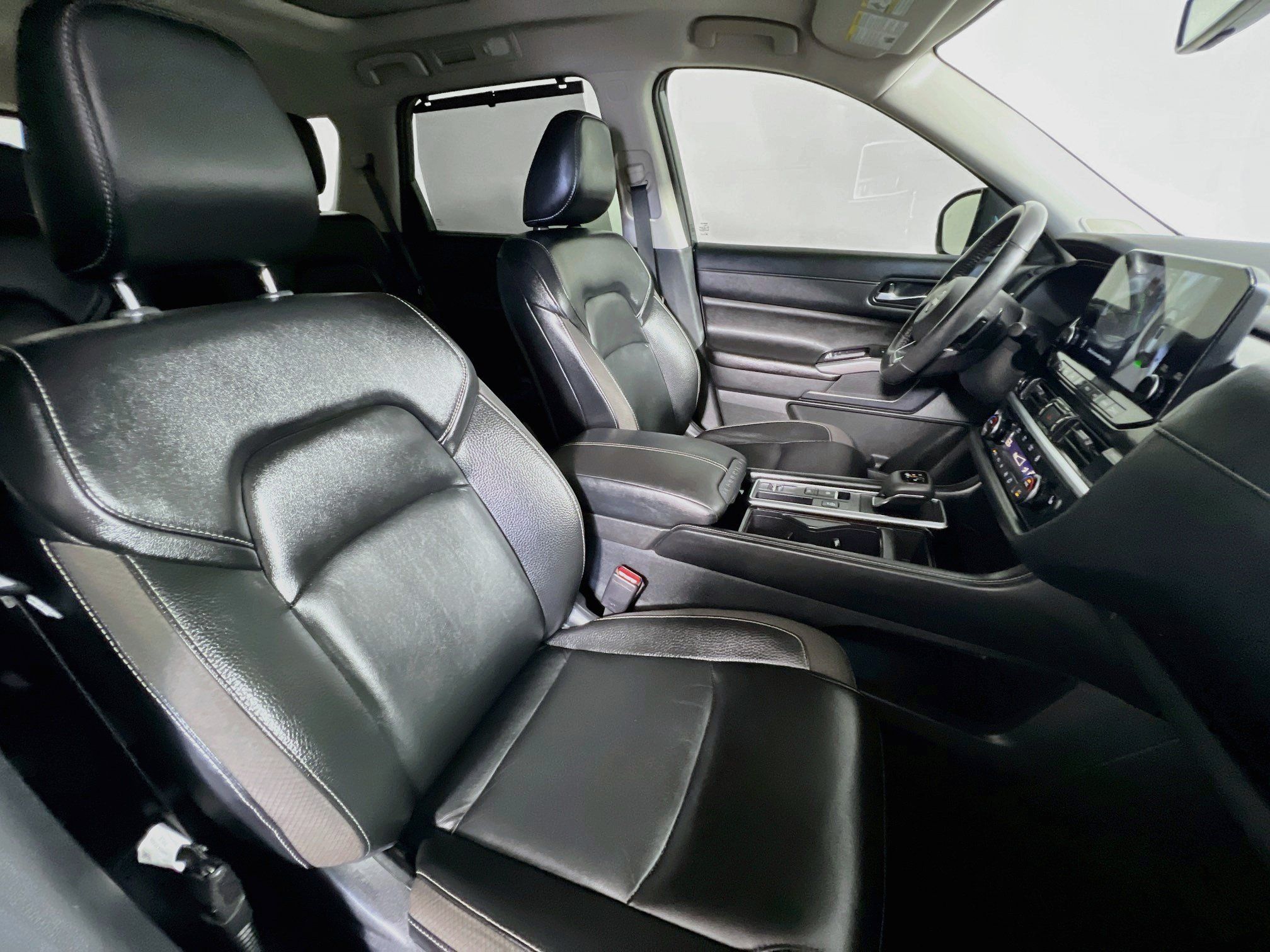 Used 2023 Nissan Pathfinder SL w/ SL Premium Package FWD image 30