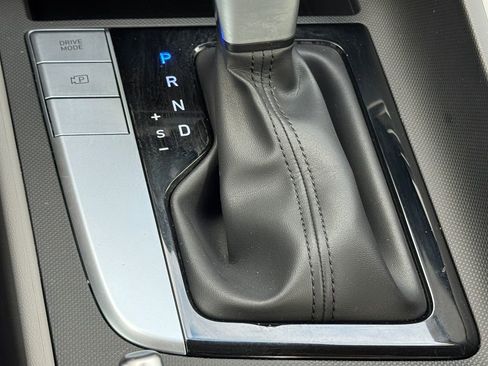 Used 2025 Hyundai Elantra SE image 17