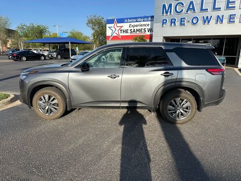 Used 2025 Nissan Pathfinder S image 3