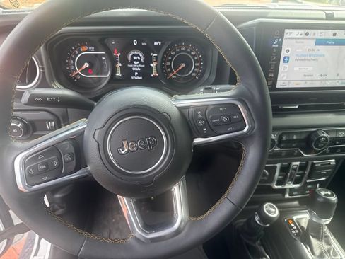 Used 2024 Jeep Wrangler Unlimited Sahara w/ Technology Group AWD/4WD image 4