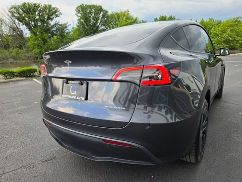 Used 2025 Tesla Model Y Long Range AWD/4WD image 9