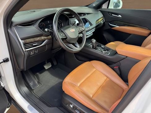 Used 2019 Cadillac XT4 Premium Luxury w/ Enhanced Visibility Package AWD/4WD image 9