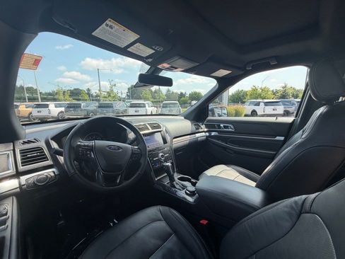 Used 2018 Ford Explorer Limited w/ Equipment Group 301A AWD/4WD image 11