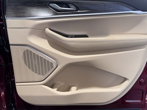 New 2025 Jeep Grand Cherokee L Limited w/ Luxury Tech Group II AWD/4WD image 39