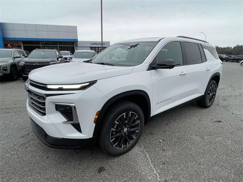 New 2026 Chevrolet Traverse LT w/ Sun and Wheel Package image 7