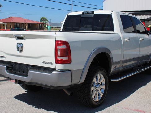 Used 2020 RAM 2500 Laramie AWD/4WD image 3