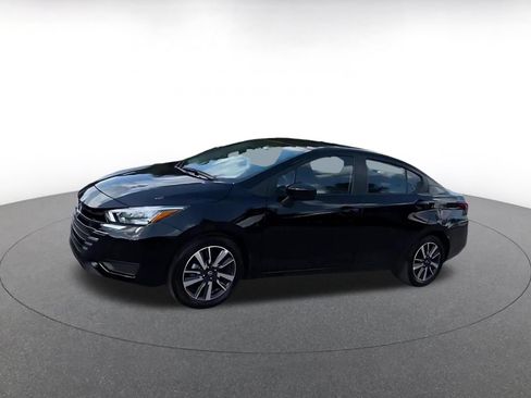Used 2025 Nissan Versa SV FWD image 8