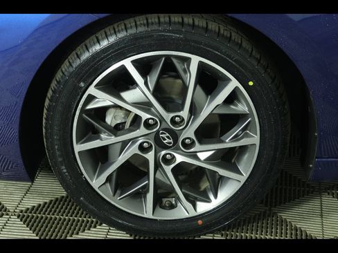 Used 2020 Hyundai Elantra Limited w/ Ultimate Package 03 FWD image 8