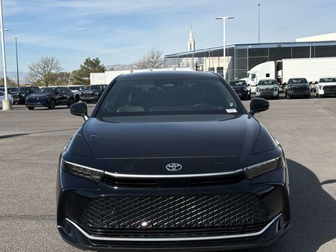 Used 2024 Toyota Crown Limited image 2