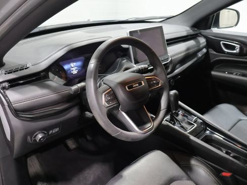 Used 2023 Jeep Compass Latitude AWD/4WD image 16
