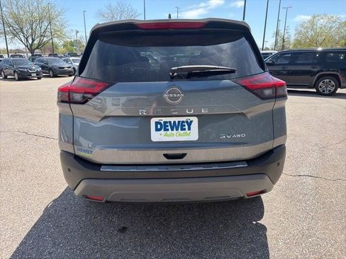 Used 2023 Nissan Rogue SV image 4