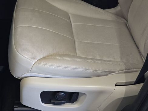 Used 2018 Land Rover Discovery SE AWD/4WD image 32