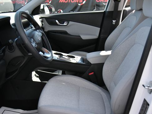 Used 2023 Hyundai Kona SE image 18