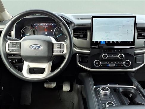 Used 2024 Ford Expedition Max XLT image 17