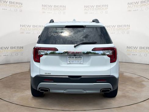 Used 2023 GMC Acadia SLT FWD image 4