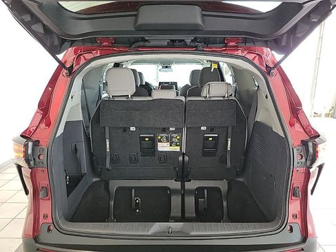 Used 2024 Toyota Sienna LE image 14
