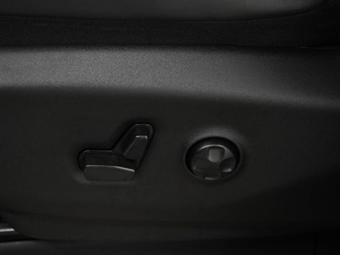 Used 2023 Chrysler Pacifica Touring-L FWD image 26