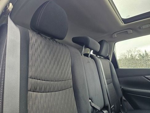 Used 2018 Nissan Rogue SV AWD/4WD image 12