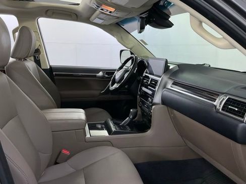 Used 2023 Lexus GX 460 Premium w/ Accessory Package AWD/4WD image 28