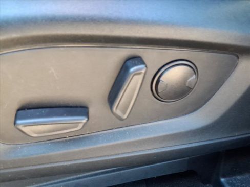 Used 2022 Ford Explorer XLT w/ Equipment Group 202A image 27