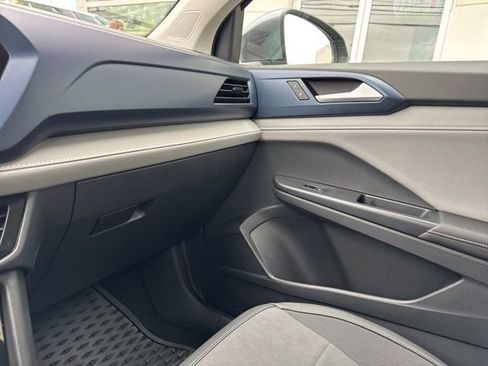 Used 2024 Volkswagen Taos SE image 13