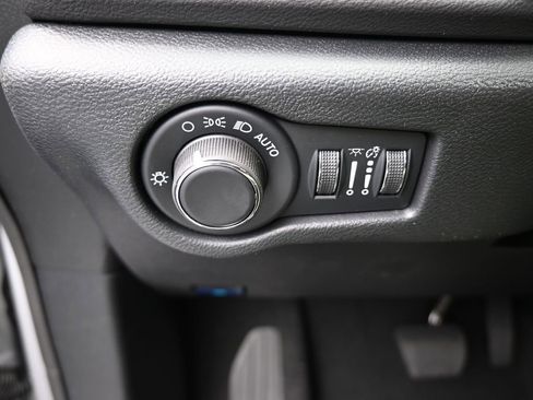 New 2026 Chrysler Voyager LX image 24