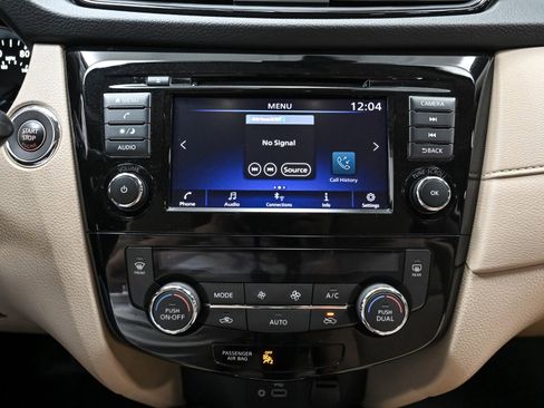 Used 2019 Nissan Rogue SV image 28